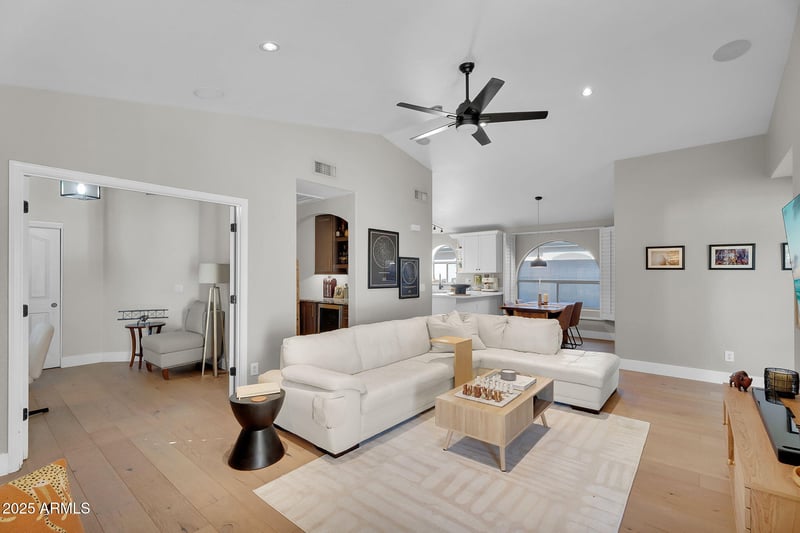 4520 Lone Cactus Dr, Phoenix, AZ 85050