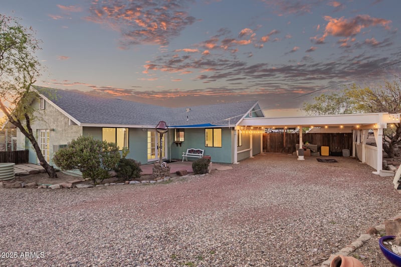 45216 10th St, New River, AZ 85087