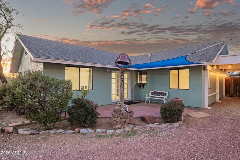 45216 10th St, New River, AZ 85087