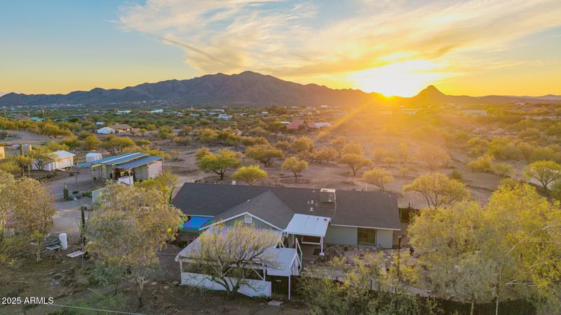45216 10th St, New River, AZ 85087