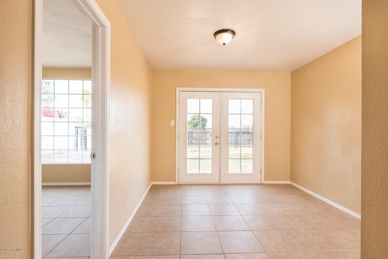 4524 E Vineyard Rd, Phoenix, AZ 85042