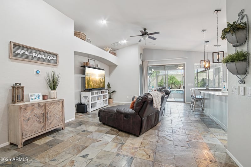 4524 Stoneman Dr, Phoenix, AZ 85086