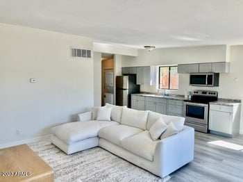 453 University Dr, Mesa, AZ 85201