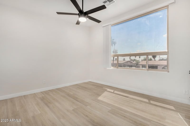 4530 Paradise Dr, Glendale, AZ 85304