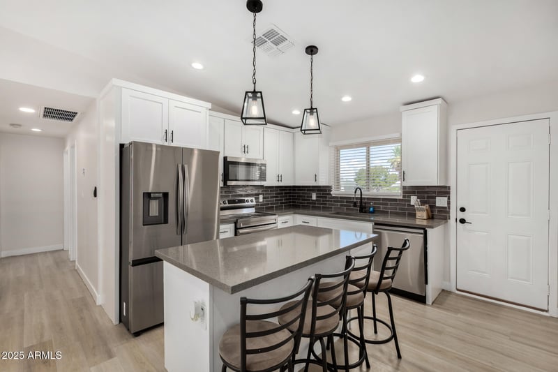 4530 Paradise Dr, Glendale, AZ 85304