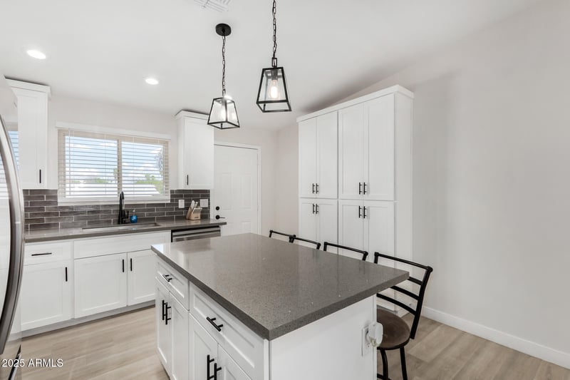 4530 Paradise Dr, Glendale, AZ 85304
