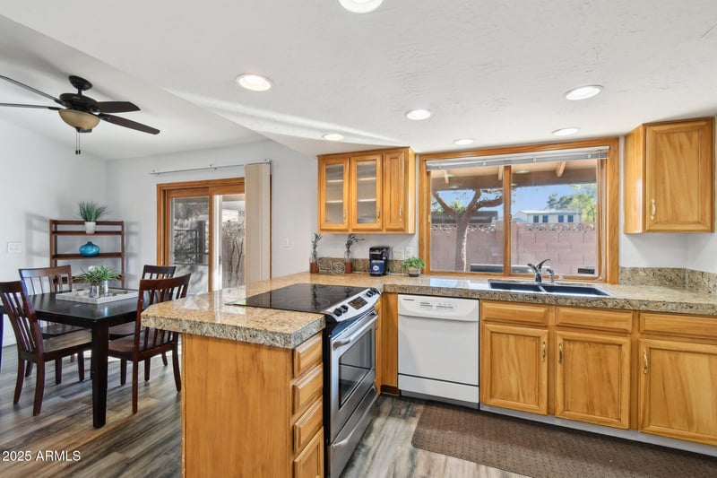 4530 W Continental Dr, Glendale, AZ 85308