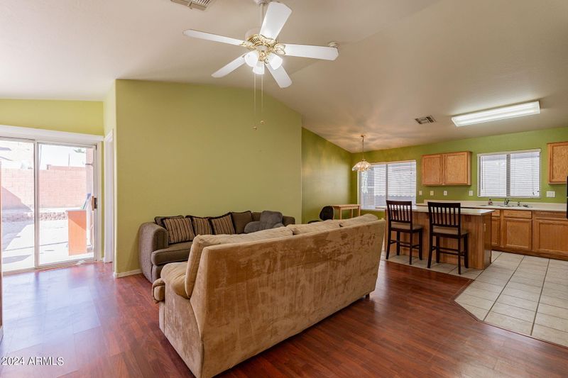 4532 E Glenhaven Dr, Phoenix, AZ 85048