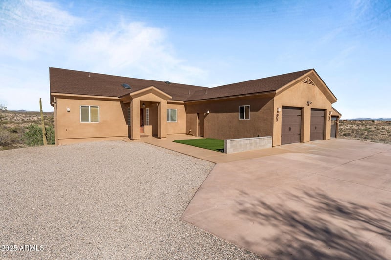 45327 San Domingo Peak Trl, Morristown, AZ 85342