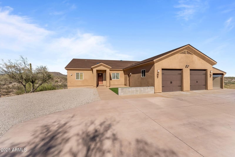 45327 San Domingo Peak Trl, Morristown, AZ 85342