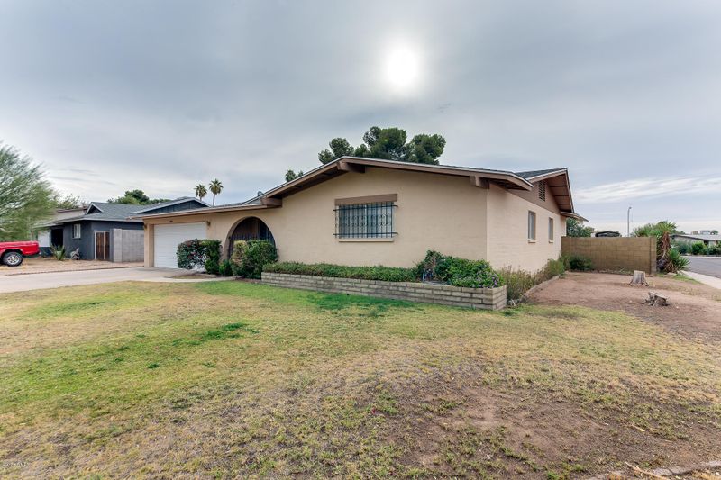 4535 W Shaw Butte Dr, Glendale, AZ 85304
