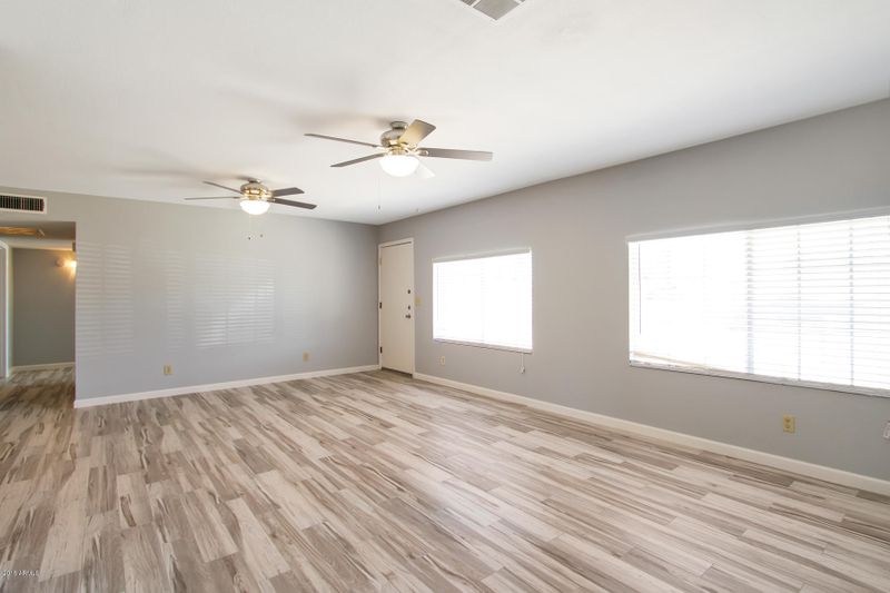 4536 E Vineyard Rd, Phoenix, AZ 85042