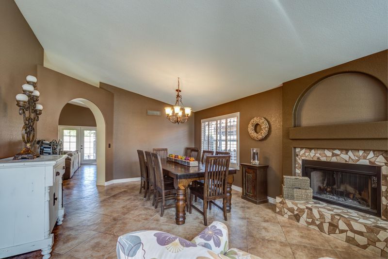 4540 E Thistle Landing Dr, Phoenix, AZ 85044