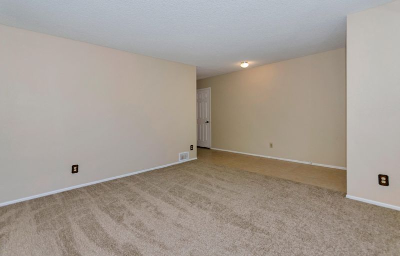 4543 E Hearn Rd, Phoenix, AZ 85032