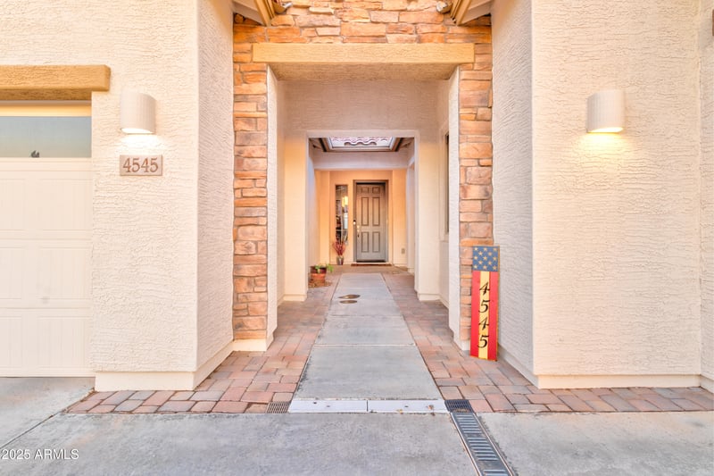 4545 Ellesmere St, Gilbert, AZ 85297