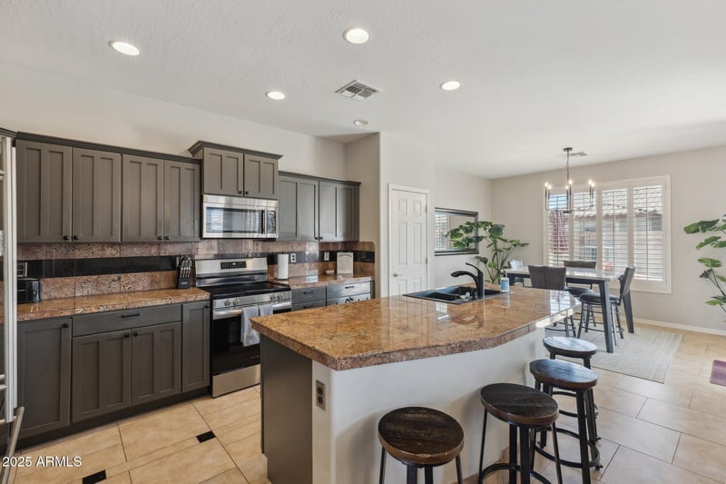 455 Honeysuckle Dr, Chandler, AZ 85248