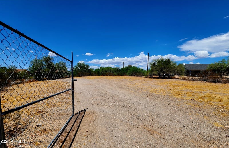 455 Green Rd, Morristown, AZ 85342