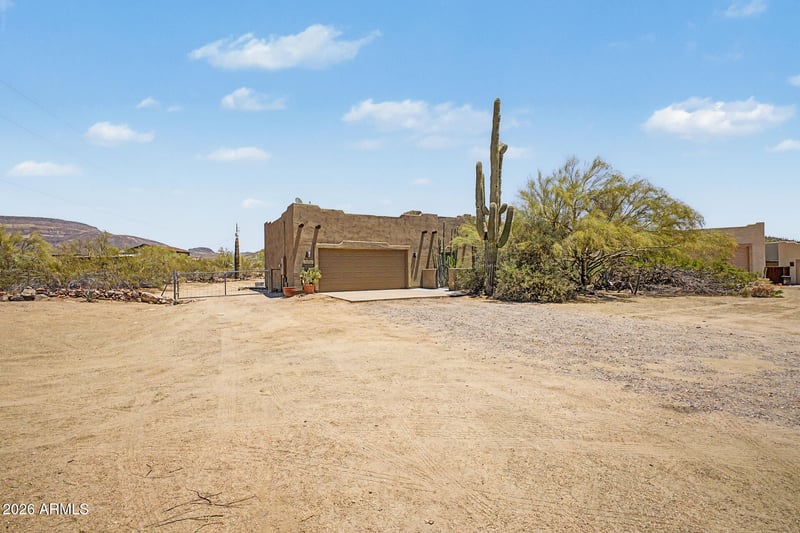 45525 20th St, New River, AZ 85087