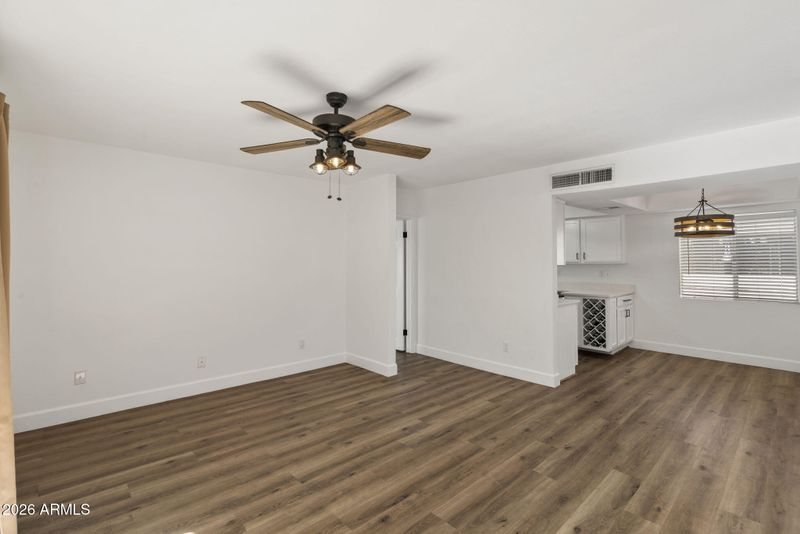 4554 E Paradise Village Pw N #203, Phoenix, AZ 85032