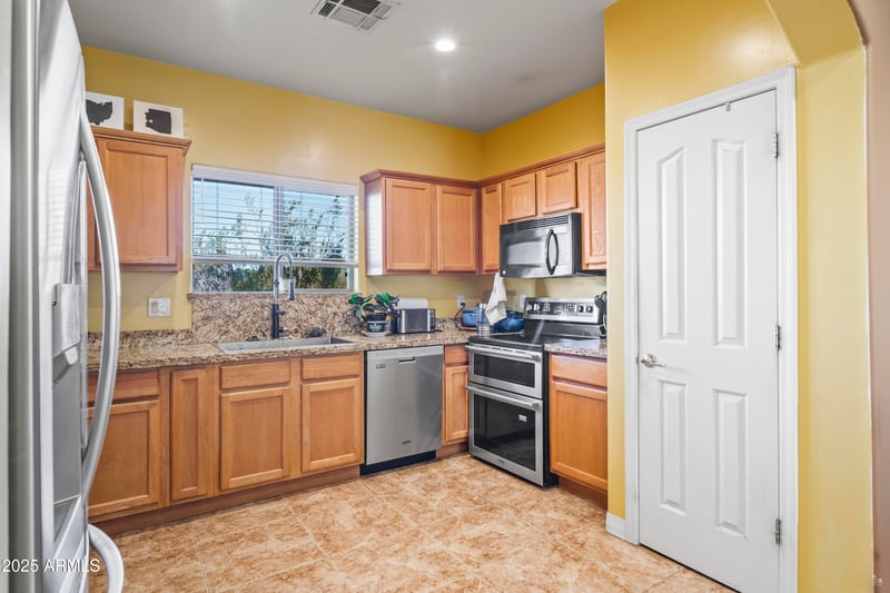 456 Guskin Rd, Morristown, AZ 85342