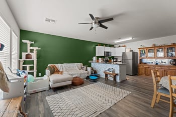 456 Reizen Dr, Morristown, AZ 85342