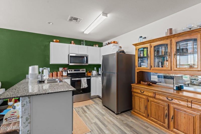 456 Reizen Dr, Morristown, AZ 85342