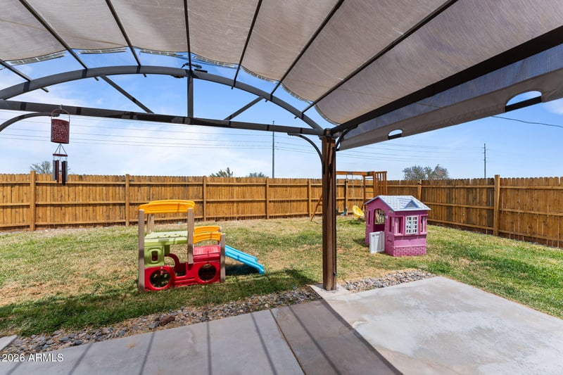 456 Reizen Dr, Morristown, AZ 85342
