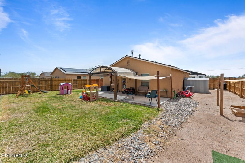456 Reizen Dr, Morristown, AZ 85342