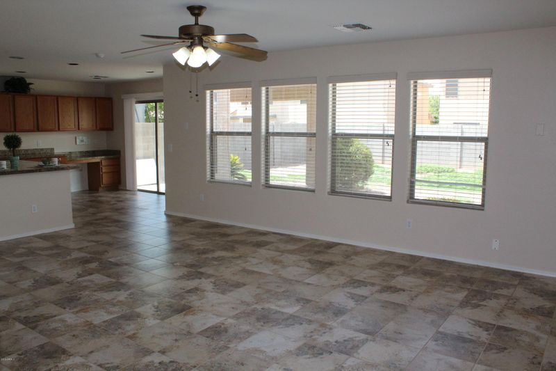 4562 E Whitehall Dr, San Tan Valley, AZ 85140