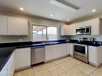 4569 Shaw Butte Dr, Glendale, AZ 85304