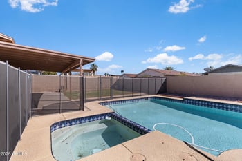 4569 Shaw Butte Dr, Glendale, AZ 85304