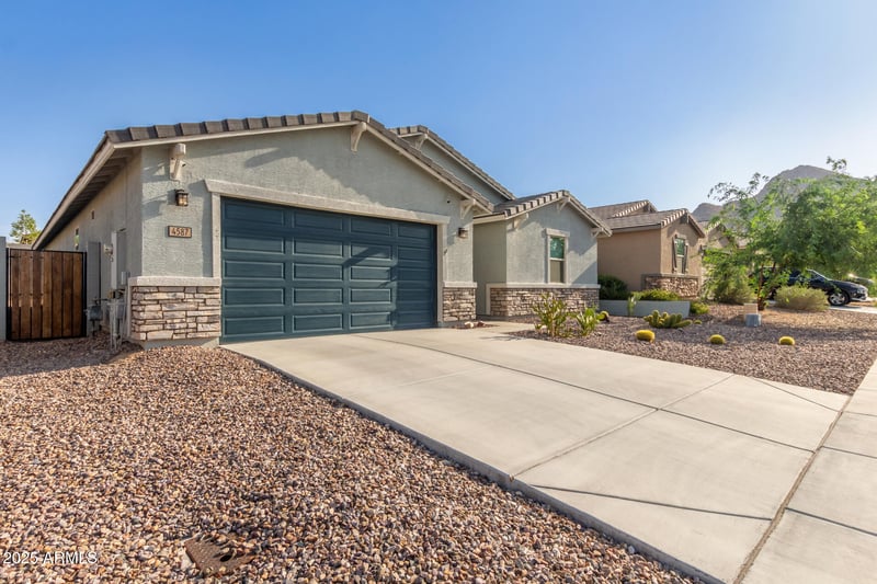 4587 Stickleaf Way, San Tan Valley, AZ 85144