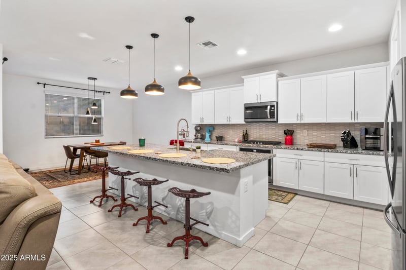 4587 Stickleaf Way, San Tan Valley, AZ 85144