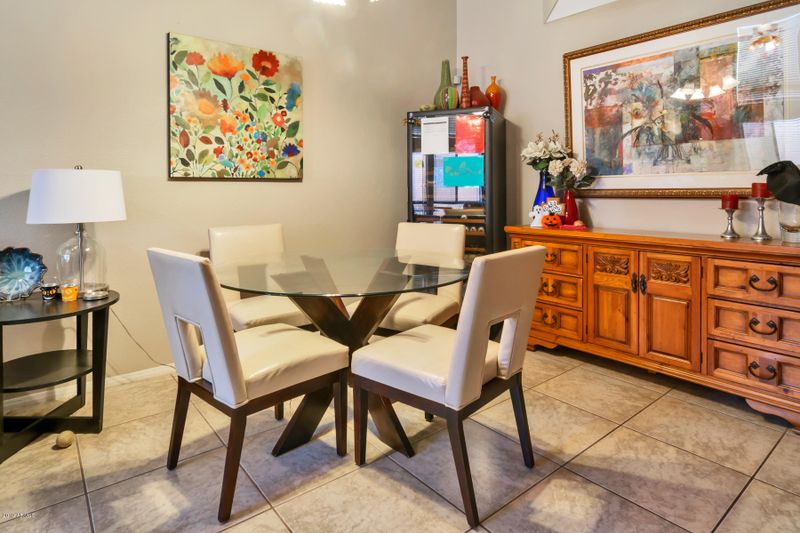 46 E Betty Elyse Ln, Phoenix, AZ 85022