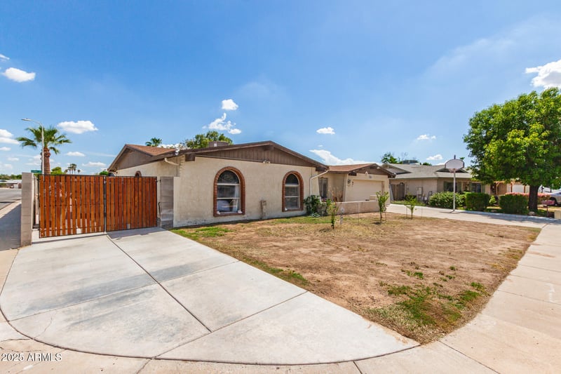 4601 Golden Ln, Glendale, AZ 85302