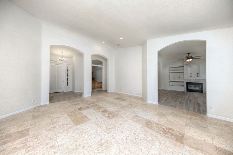 4602 E Briles Rd, Phoenix, AZ 85050