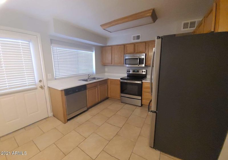 4610 W Desert Crest Dr, Glendale, AZ 85301