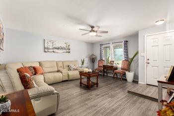 4613 Mountain View Rd, Glendale, AZ 85302