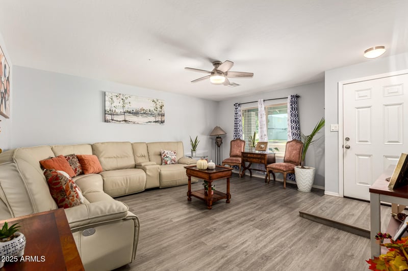 4613 Mountain View Rd, Glendale, AZ 85302