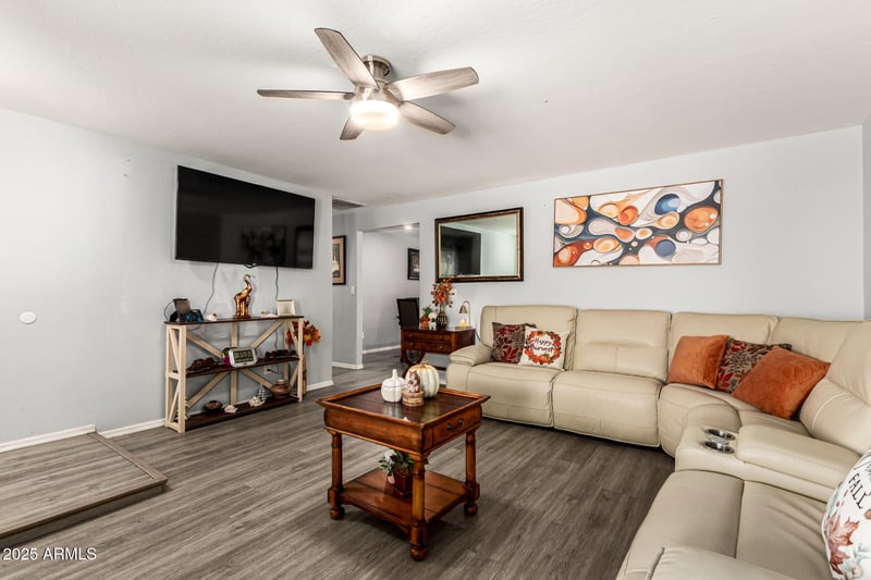 4613 Mountain View Rd, Glendale, AZ 85302