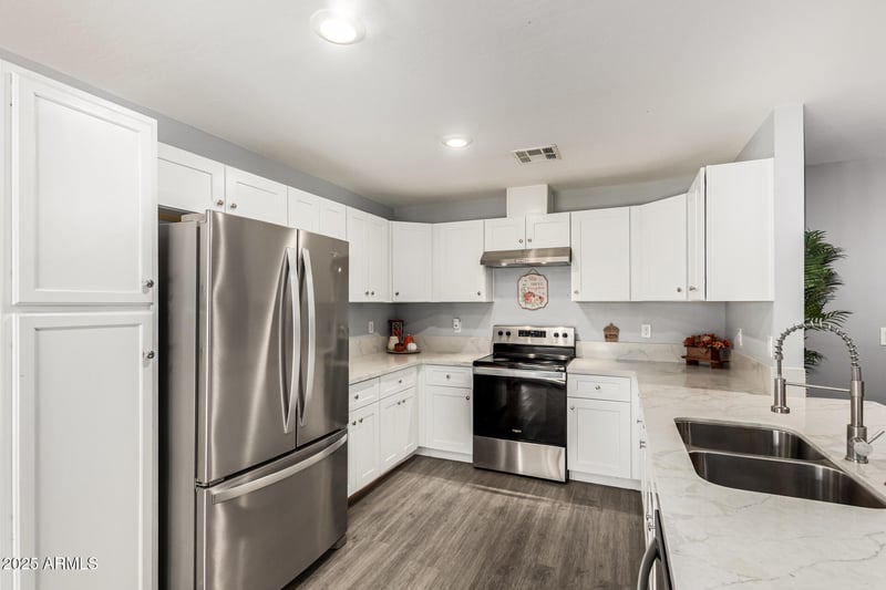 4613 Mountain View Rd, Glendale, AZ 85302