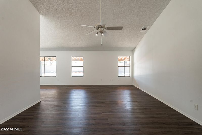4615 E Pearce Rd, Phoenix, AZ 85044