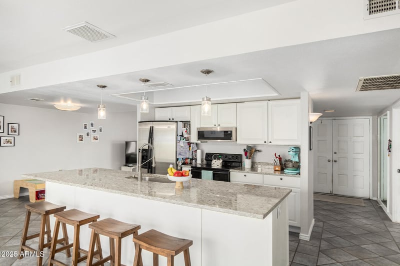 4616 Poplar St, Tempe, AZ 85282