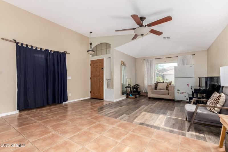 4618 E South Fork Dr, Phoenix, AZ 85044