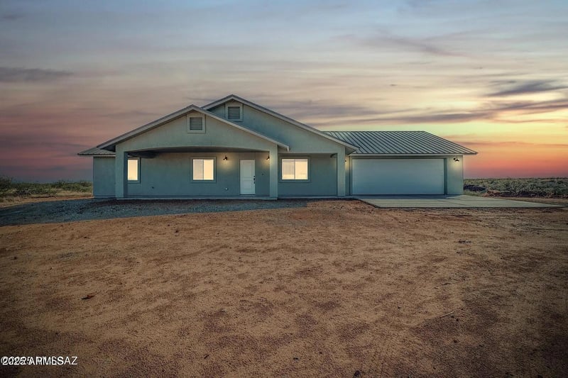 46210 36th Dr, New River, AZ 85087