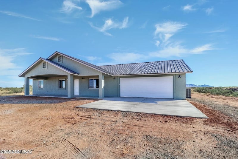 46210 36th Dr, New River, AZ 85087