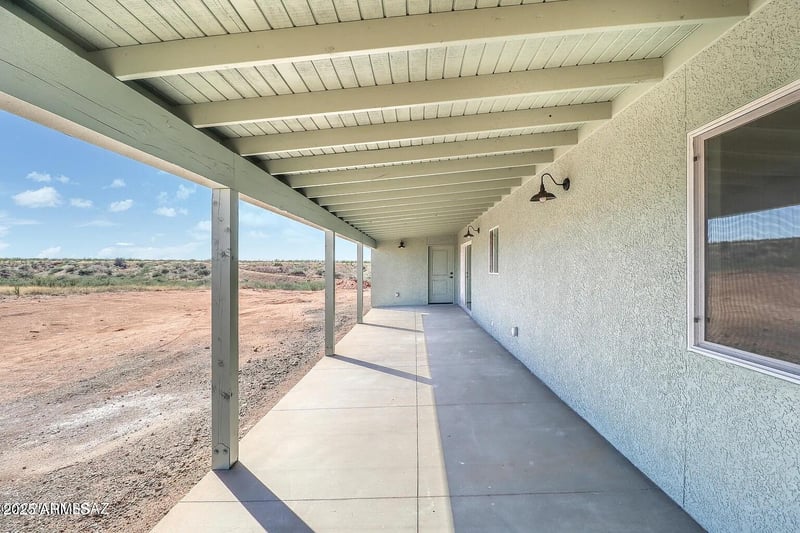 46210 36th Dr, New River, AZ 85087
