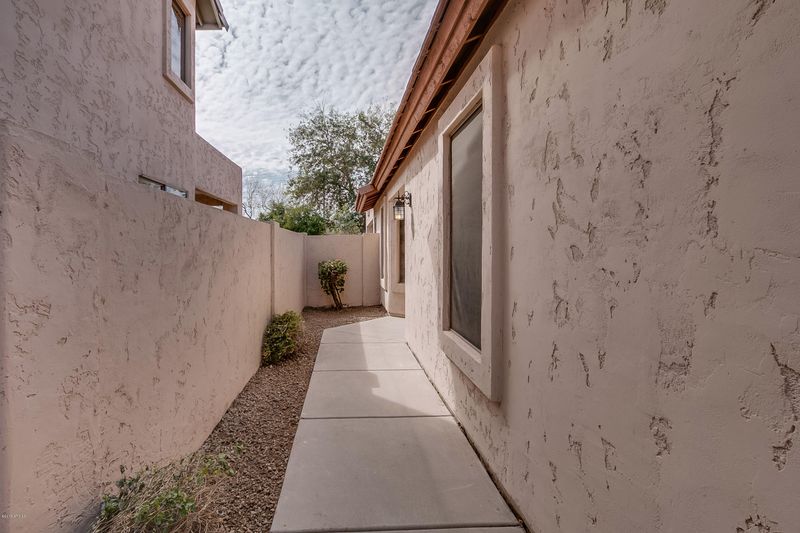 4627 E Lone Cactus Dr, Phoenix, AZ 85050
