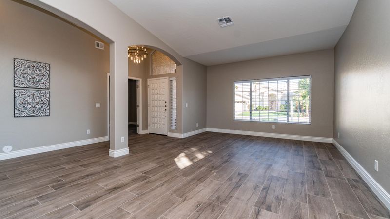 4627 E Rocky Slope Dr, Phoenix, AZ 85044