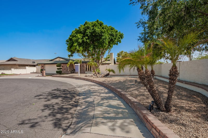 4627 Laurie Ln, Glendale, AZ 85302